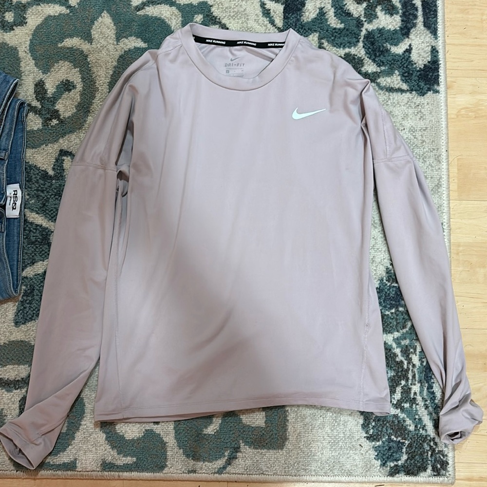 Women’s Nike shirt